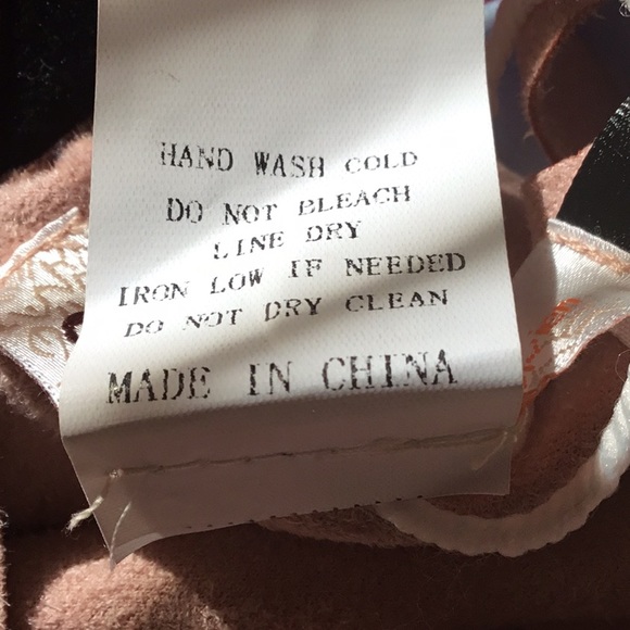 Origami By Vivian Pink Faux Suede Laser Cut Fringe Wrap - Picture 11 of 12